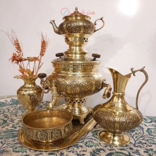 خرید، قیمت و مشخصات سرویس سماور برنجی زغالی 6 لیتری، قلم دست اعلاء، ارتفاع 60 سانت، زیر قیمت بازار- هنرظریف
