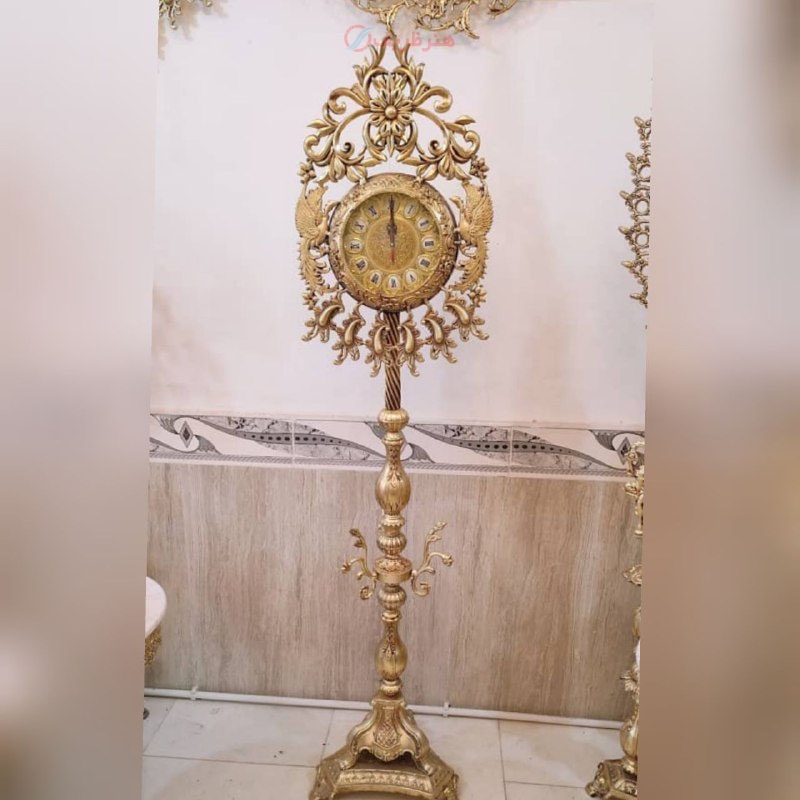 مشخصات، ساعت ایستاده تک ستون، طرح طاووس، جنس آلیاژ آلومینیوم با آبکاری برنز به قیمت تولیدی | هنرظریف