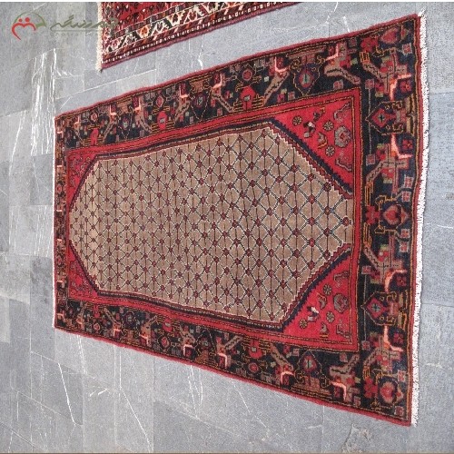 خرید آنلاین، قالیچه دستبافت قروه کد 39136 طرح بندی با تقارن رنگ، زمینه شتری و حاشیه سرمه ای با ضمانت، زیر قیمت بازار | هنرظریف