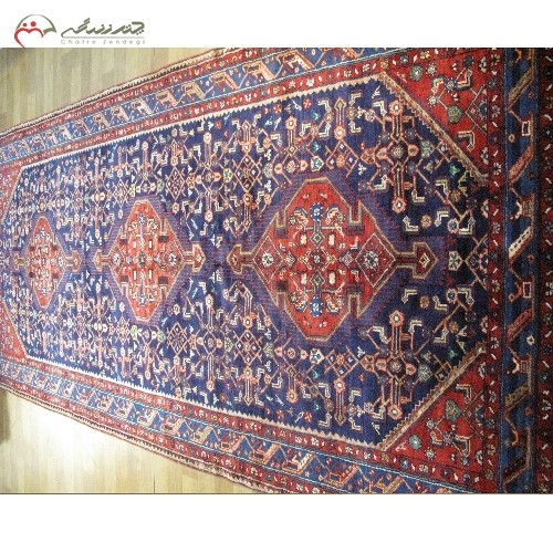خرید آنلاین، فرش دستبافت همدان کد 39190 طرح 3ترنج با زمینه سرمه ای و حاشیه آبی، نخ اعلاء، زیر قیمت بازار | هنرظریف