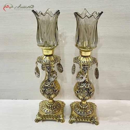 خرید آنلاین، شمعدان های برنزی دایکاست، ریز نقش با لاله های شیشه ای خط دار و طرح گل برجسته، با قیمت عالی | هنرظریف