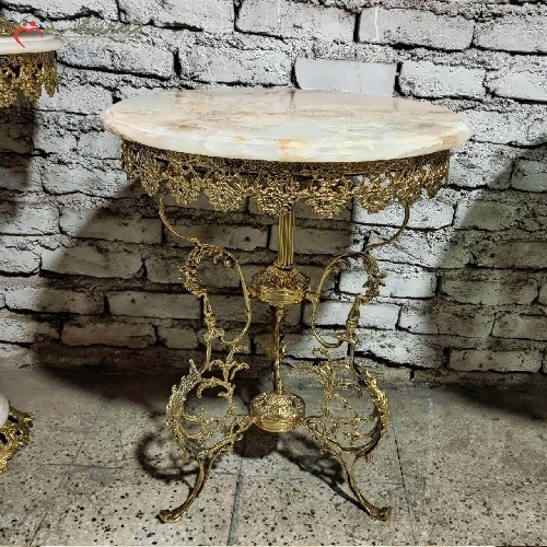 حرید آنلاین، میز خاطره ی برنجی در طرح فرانسوی، صفحه سنگ مرمر با پایه های گل رز، کیفیت اعلاء دارای گارانتی، زیر قیمت بازار | هنرظریف