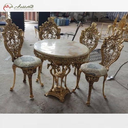 خرید آنلاین، میز ناهار خوری برنزی 4 نفره مدل سلطنتی ،رنگ ثابت پایه اسبی، با رویه سفید، شیک و خاص، زیر قیمت بازار | هنرظریف