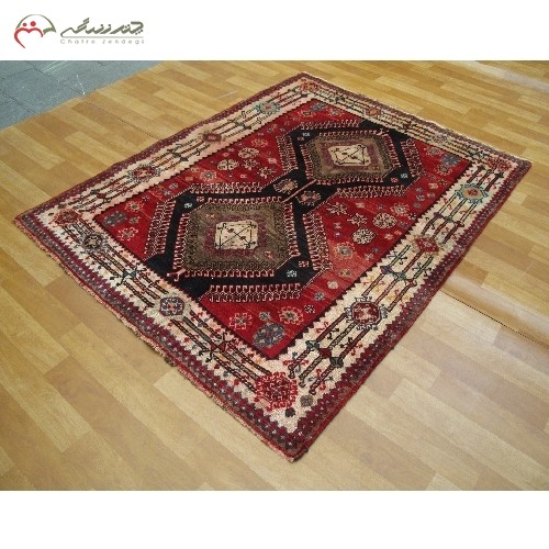 خرید آنلاین، فرش دستبافت لرستان کد 39449 رنگ زمینه لاکی و حاشیه کرم با طرح ترنج دارای ضمانت، با قیمت مناسب | هنرظریف