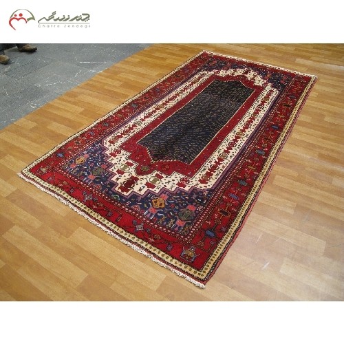 خرید آنلاین، فرش دستبافت سنندج کد 40046 در طرح لچک و ترنج با زمینه کرمی و حاشیه لاکی، بسیار درخشنده، زیر قیمت بازار | هنرظریف