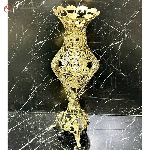 خرید آنلاین، گلدان برنزی رو میزی با طرح گل یاس برجسته طلایی، شکیل و خاص با کیفیت بالا، با قیمت مناسب | هنرظریف