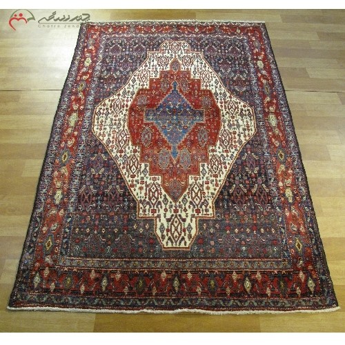 خرید آنلاین، فرش دستبافت سنندج کد 39851 با نقشه تماشایی طرح لچک و ترنج، رنگ حاشیه ی لاکی و زمینه کرمی، با قیمت عالی | هنرظریف