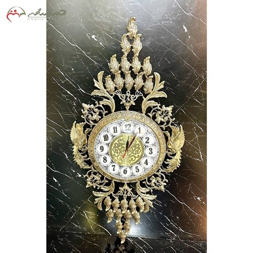 خرید آنلاین، ساعت دیواری از جنس برنز در طرح درخت کاج برجسته و پرنقش و نگار به رنگ طلایی، شکیل و خاص، زیر قیمت بازار | هنرظریف