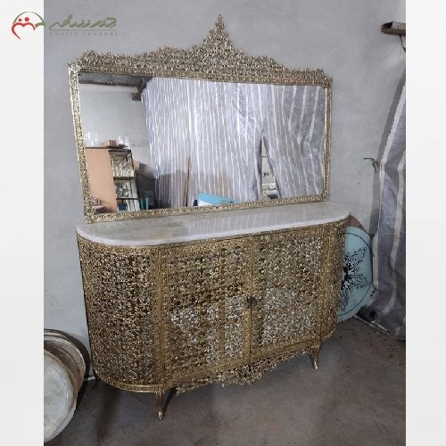 خرید آنلاین، آینه کنسول ویترین دار از جنس برنز، پر نقش و نگار و درب ها و بغل ها تمام برنز کار دست، زیر قیمت بازار | هنررظریف