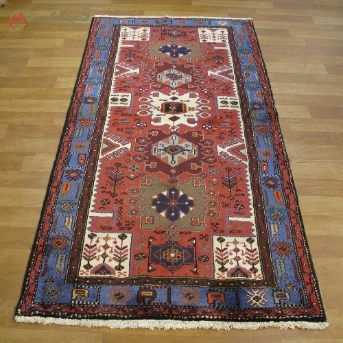 خرید آنلاین، فرش دستبافت طارم زنجان کد 40024 با زمینه ی 5 ترنج با رنگ لاکی و آبی، بسیار چشم نواز، زیر قیمت بازار | هنرظریف
