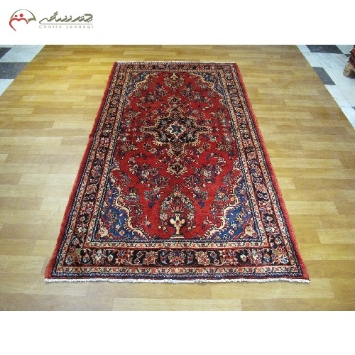 خرید آنلاین، فرش دستبافت همدان کد 40079 طرح لچک و ترنج با زمینه ی لاکی و حاشیه ی سرمه ای با کیفیت عالی، زیر قیمت بازار | هنرظریف