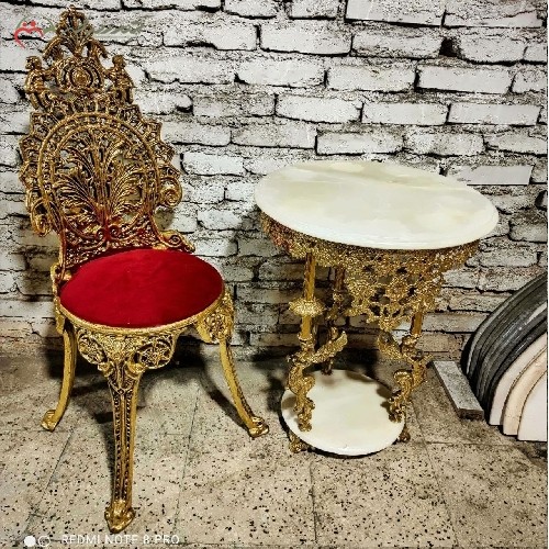 خرید آنلاین، میز 3 پایه ی برنزی لاکچری طرح فرشته کار شده با صندلی طرح کلاسیک از جنس آلیاژ، بسیار شیک و بادوام دارای گارانتی، زیر قیمت بازار | هنرظریف