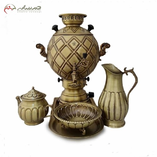 خرید آنلاین، سماور گازی برنجی کد 113 در طرح جدید توپی با قلم زنی خطی همراه سرویس سینی و قندان با پارچ با ورق ضخیم، کیفیت و رنگ اعلاء دارای گارانتی، زیر قیمت بازار | هنرظریف