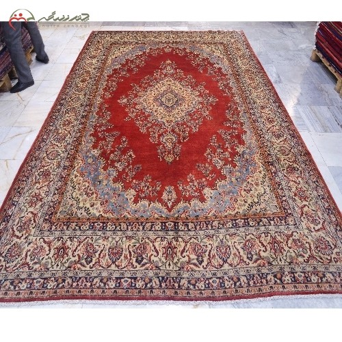 خرید آنلاین، فرش دستبافت همدان کد 39241 بافته شده با نخ اعلاء، طرح لچک و ترنج با زمینه لاکی دارای ضمانت، زیر قیمت بازار | هنرظریف