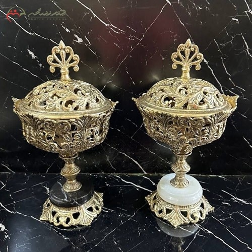 خرید آنلاین، ظرف شکلات خوری برنزی در طرح گل لاله با پایه سنگی در دو رنگ سیاه و سفید، سبک و شکیل، با قیمت فوق العاده | هنرظریف