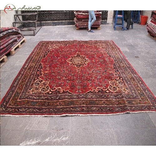 خرید آنلاین، فرش زیبای دستبافت بیجار کد 38990 با زمینه لاکی و حاشیه شتری، دارای ضمانت، زیر قیمت بازار | هنرظریف