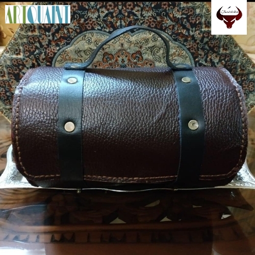 کیف گرد چرمی، ساخته شده از چرم اصل تبریز و فولتر گاوی جهت استفاده های گوناگون