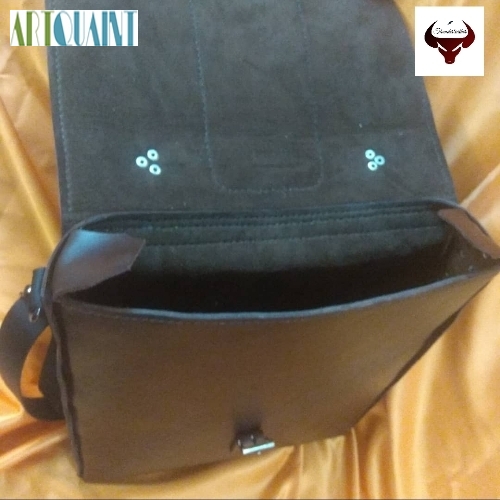 کیف چرمی مردانه یکطرفه دستدوز با استفاده از نخ ایتالیایی و چرم گاوی طبیعی