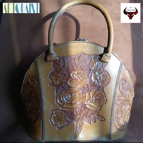 کیف حکاکی مجلسی چرم کراست گاوی و آستر چرم هورس گاوی بسیار بادوام دوخته شده با نخ ایتالیایی