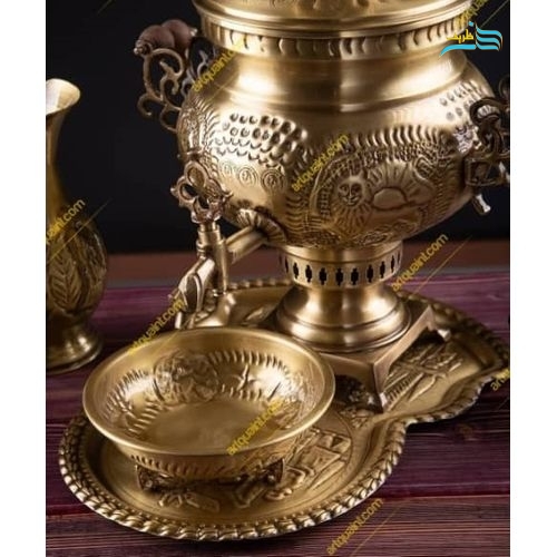 سماور برنجی زغالی شش لیتری با ارتفاع 57 سانت و ورق ضخیم برنج