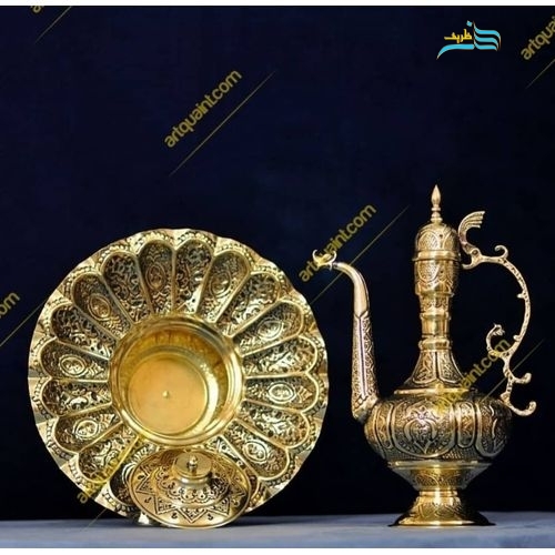 آفتابه لگن برنجی دستساز با قلمزنی اعلاء، طرح اسلیمی با رنگ ثابت