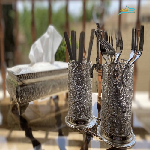 جا کارد و چنگال با زیر ساخت مس و برنج، روکش نقره و پوشش محافظ رنگ