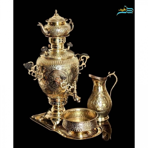 سماور زغالی برنجی 4 لیتری، با قلمزنی شیر و خورشید سیاه قلم مدل آناناسی با سرویس کامل - هنرظریف