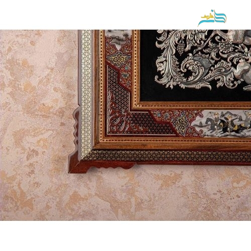 تابلو قلمزنی مسی نقش برجسته و پرکار در ابعاد 62 در 102 سانتیمتر با قاب خاتم