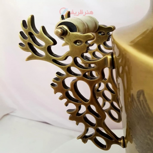 سماور زغالی مدل تراش ۸ لیتری به سبک (آنتیک) دسته توری ملکه، پایه ستوندار