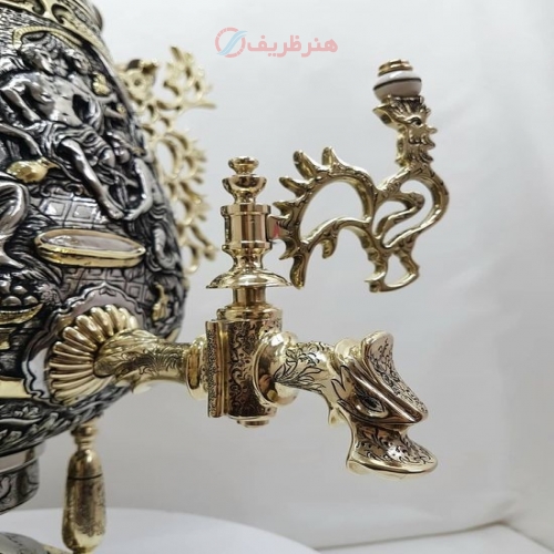 سماور برنجی زغالی ۸ لیتری مدل جام، ریزه قلم اسلیمی و برجسته نقوش انسانی سبک اروپایی