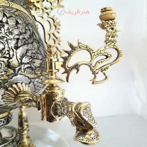 سماور زغالی برنجی ۸ لیتری مدل جام، دسته ملکه، پایه ستوندار ضخیم