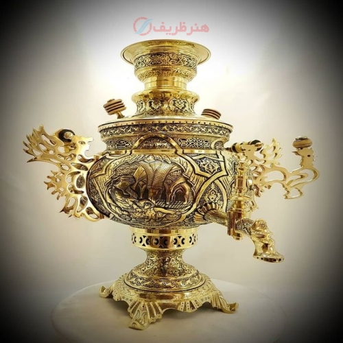 سماور برنجی زغالی ۸ لیتری مدل عدسی دسته ملکه قلمزنی نقش بزم و چهره