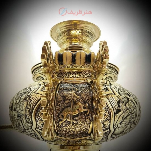 سماور برنجی زغالی ۸ لیتری، مدل عدسی دسته ملکه، قلمزنی نقش بزم و چهره