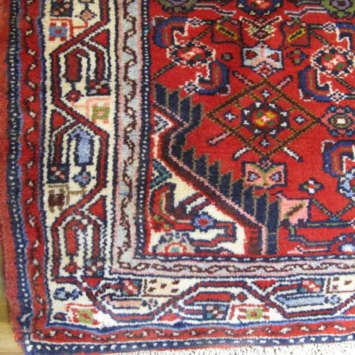 فرش دستباف اسد آباد همدان طرح ۵ ترنج سایز كناره رنگ زمینه لاكي رنگ حاشیه كرم کد ۳۹۰۳۳