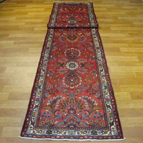 فرش دستباف طاهرلو مهربان همدان طرح لچک و ترنج سایز كناره رنگ زمینه لاكي رنگ حاشیه كرم کد ۳۹۰۷۴
