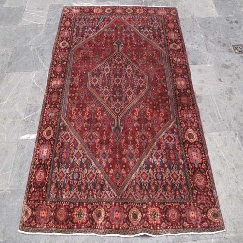 فرش دستباف قلتق زنجان وینتیج طرح لچک و ترنج ماهی سایز قاليچه رنگ زمینه لاكي رنگ حاشیه سرمه اي کد ۳۹۱۳۴- هنرظریف