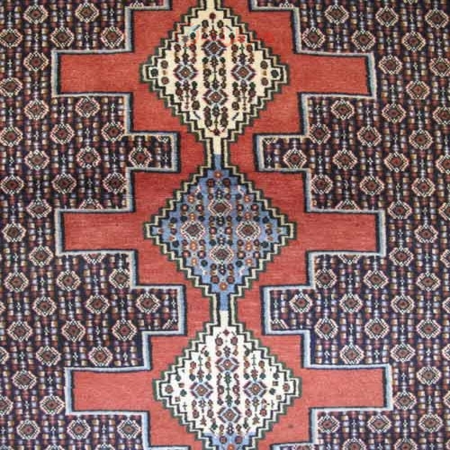 فرش دستباف سنندج طرح ۹ ترنج سایز كناره رنگ زمینه لاكي رنگ حاشیه آبي کد ۳۹۲۰۱