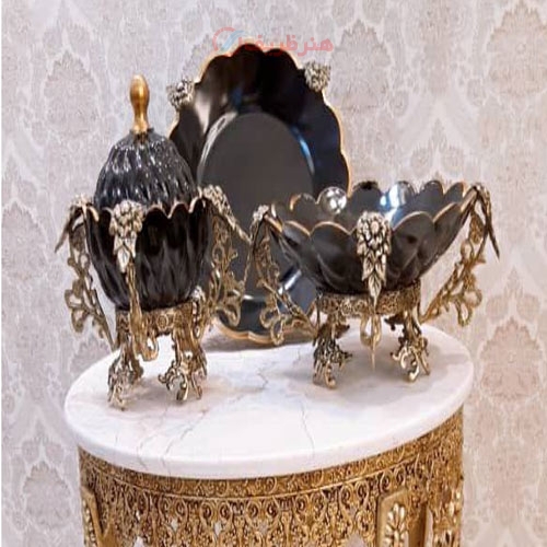 میز خاطره قطر 60، چهار تاج، جنس آلیاژ آلومینیوم، آبکاری برنز