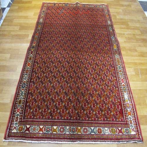فرش دستباف شيراز طرح بندي سایز پرده اي رنگ زمینه لاكي رنگ حاشیه كرم کد ۳۹۳۲۳ - هنرظریف