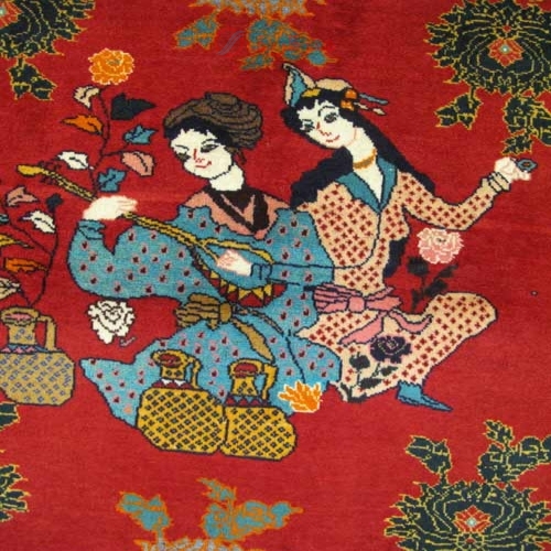 فرش دستباف آباده طرح عکسي سایز ذرع و نيم رنگ زمینه لاكي رنگ حاشیه كرم کد ۳۹۳۲۶