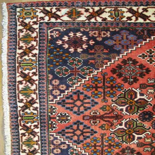 فرش دستباف ميمه طرح لچک و ترنج سایز ذرع و نيم رنگ زمینه لاكي رنگ حاشیه كرم  کد ۳۹۳۲۸