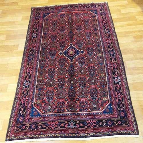 فرش دستباف انجلاس همدان طرح لچک و ترنج سایز قاليچه رنگ زمینه رناسي رنگ حاشیه سرمه اي کد ۳۹۳۴۱ - هنرظریف