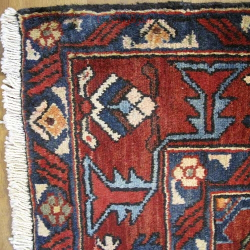 فرش دستباف چادگان بختيار طرح قابي سایز پرده اي رنگ زمینه الوان رنگ حاشیه لاكي کد ۳۹۳۶۰