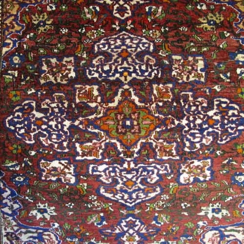 فرش دستباف مبارکه طرح لچک و ترنج سایز قاليچه رنگ زمینه لاكي رنگ حاشیه سرمه اي کد ۳۹۳۶۱