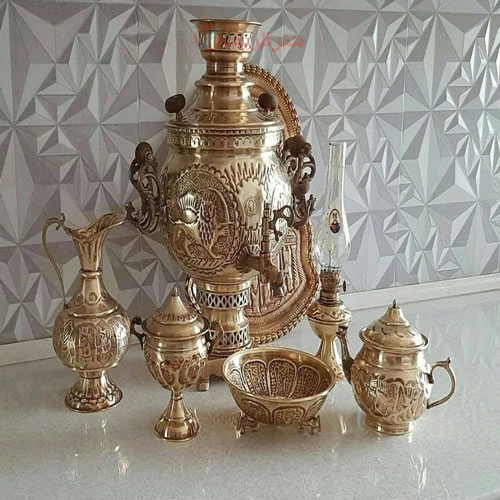 سماور ذغالی 6 لیتری با سرویس 7 تکه برنجی، ضخیم و قابل استفاده