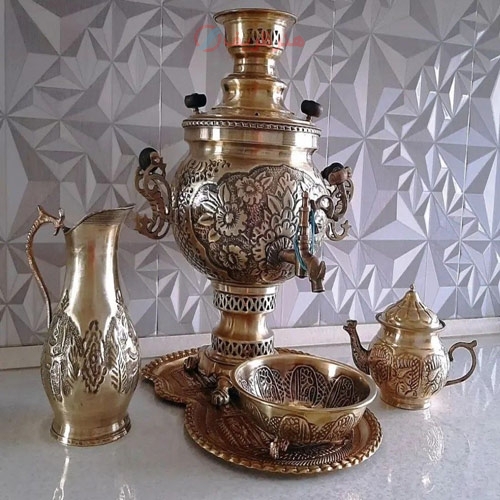 سماور ذغالی برنجی 6 لیتری طرح گل، همراه با سرویس - هنرظریف