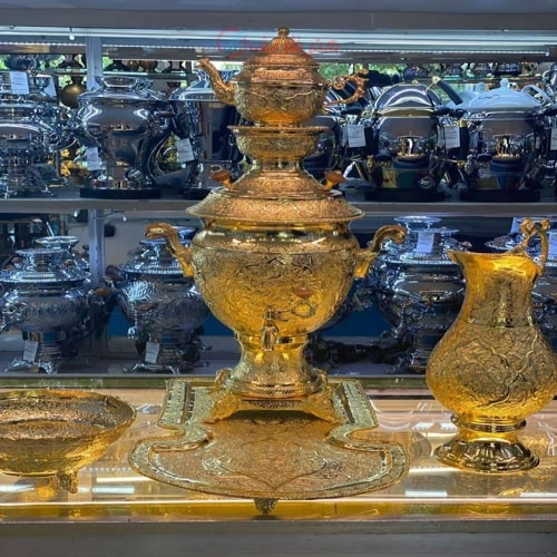 سماور قلمزده 6 لیتری آب طلا همراه با سرویس ست، قلم دست استاد - هنرظریف