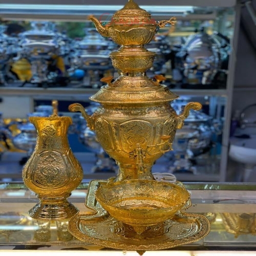 سماور برنجی 6 لیتری برقی با روکش آب طلای 24 عیار، قلمزنی