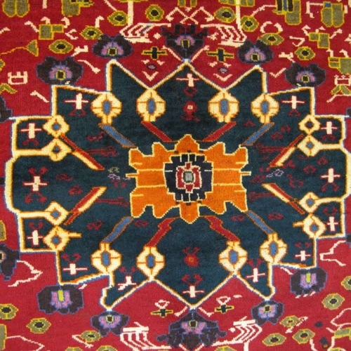 فرش دستباف گبه طرح لچک و ترنج سایز قاليچه رنگ زمینه لاكي رنگ حاشیه كرم کد ۳۹۵۲۹