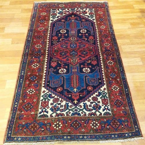 فرش دستباف آنتیک خمسه زنجان طرح لچک و ترنج سایز قاليچه رنگ زمینه سرمه اي رنگ حاشیه لاكي کد ۳۹۵۲۱ - هنرظریف